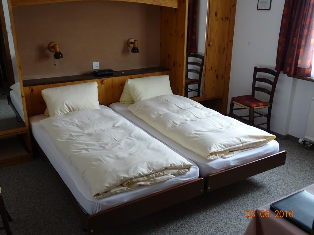 Hotel Old-Jnn Saas im Prattigau Pokój zdjęcie
